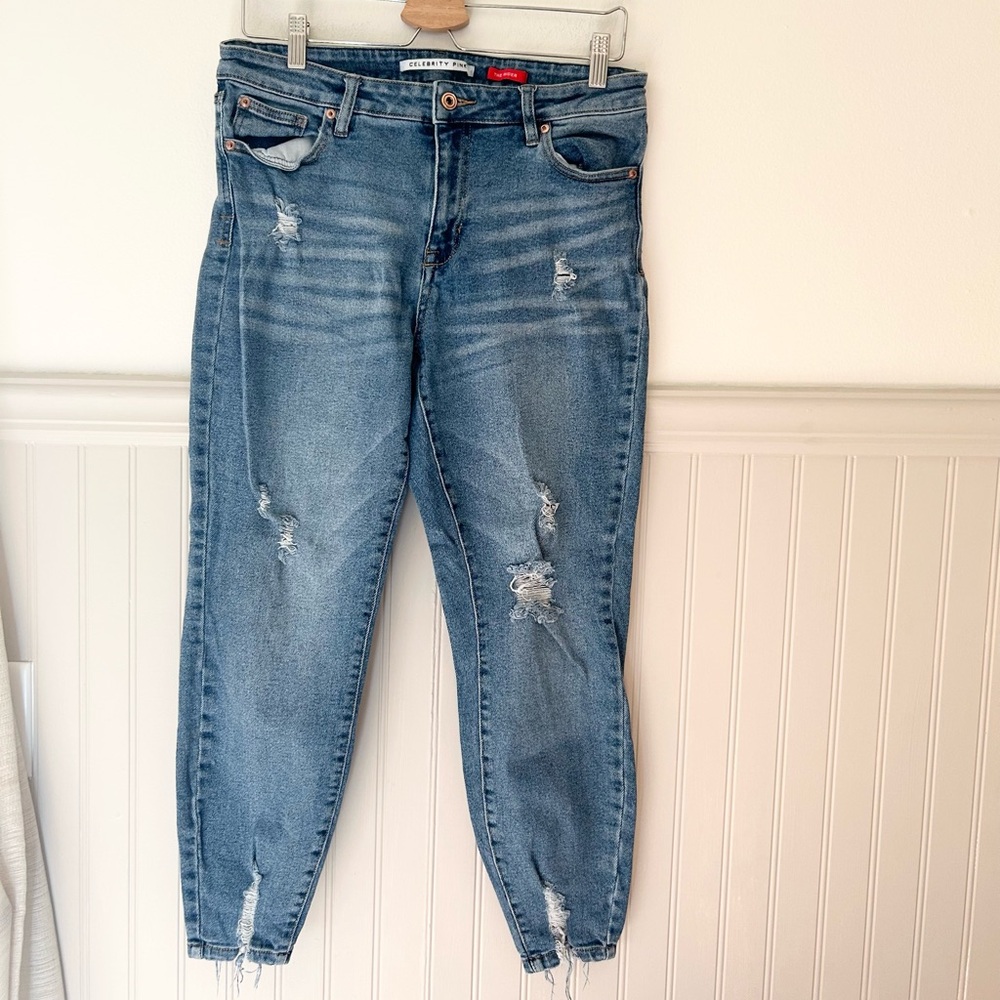 Celebrity Pink Rider Size 31 Light Blue Distressed Cropped Ankle Jeans